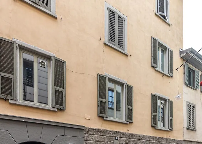 Lägenhet Melly House In The Center, Air-con, Wifi, Large